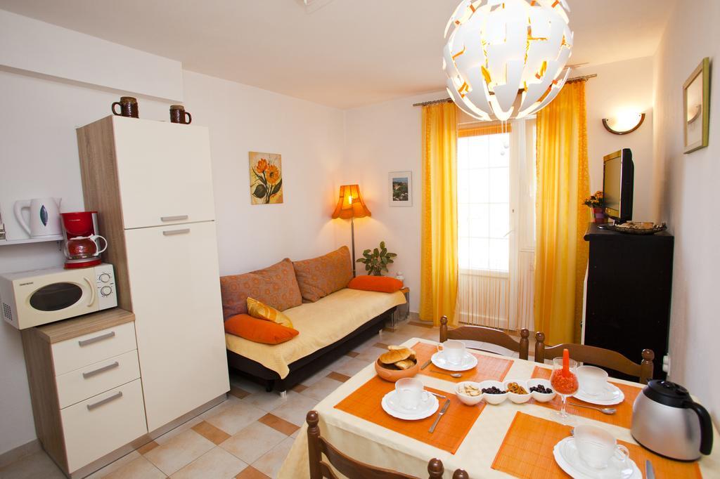 Apartments Marija Врбник Екстер'єр фото
