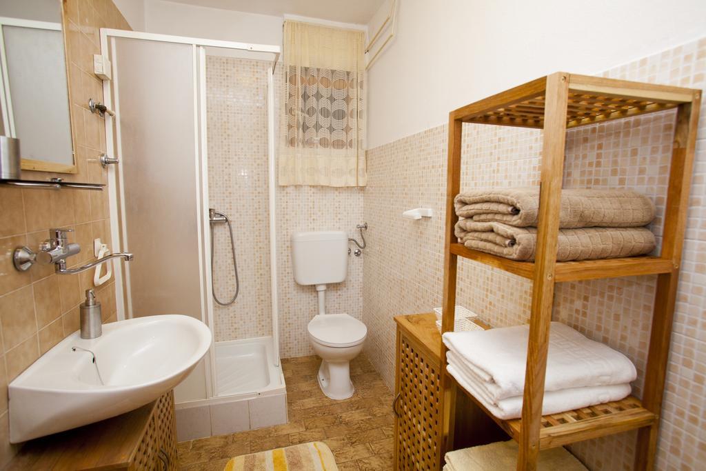 Apartments Marija Врбник Екстер'єр фото