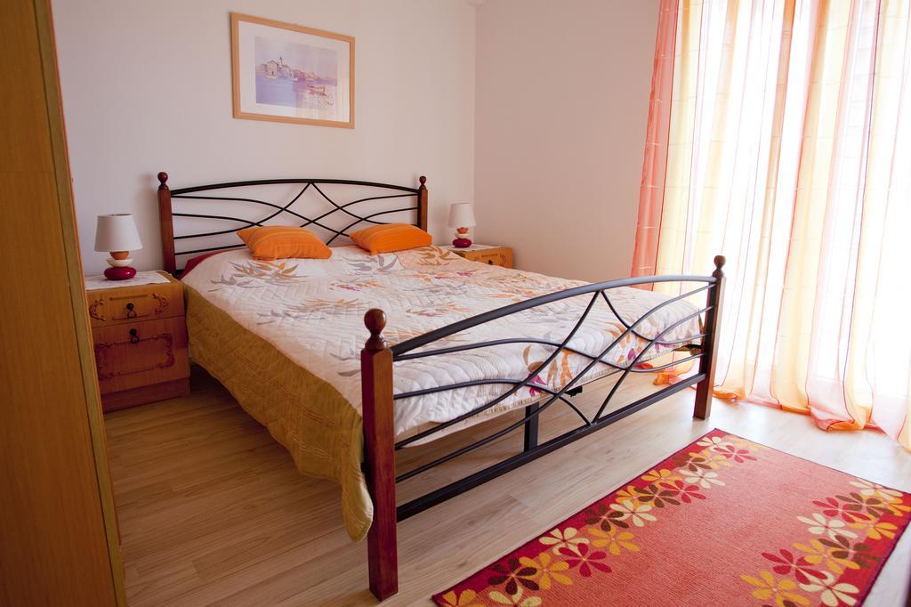 Apartments Marija Врбник Екстер'єр фото