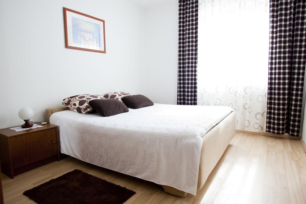 Apartments Marija Врбник Екстер'єр фото